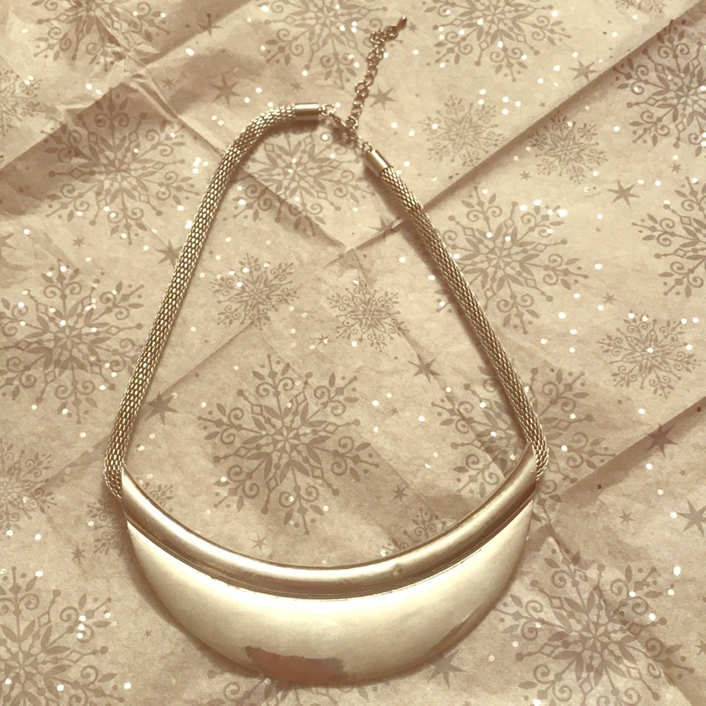 Necklace white metal